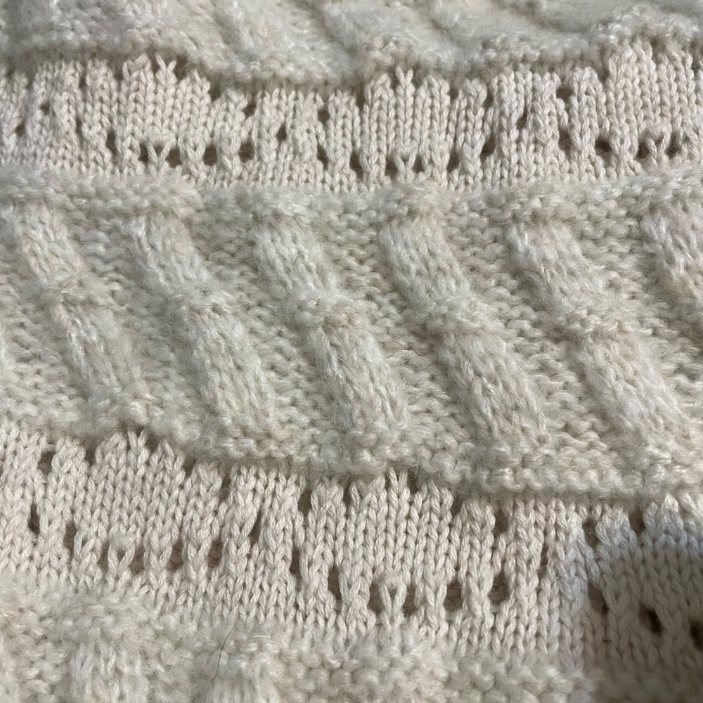Elegant Cream Turtleneck Sweater - Picture 4 of 4